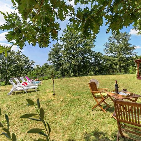 Vacation Home Latini Hum Exterior foto