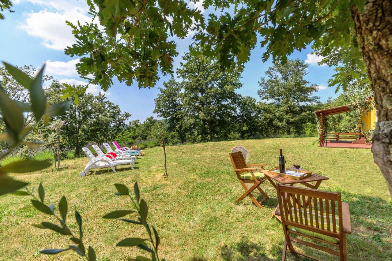 Vacation Home Latini Hum Exterior foto